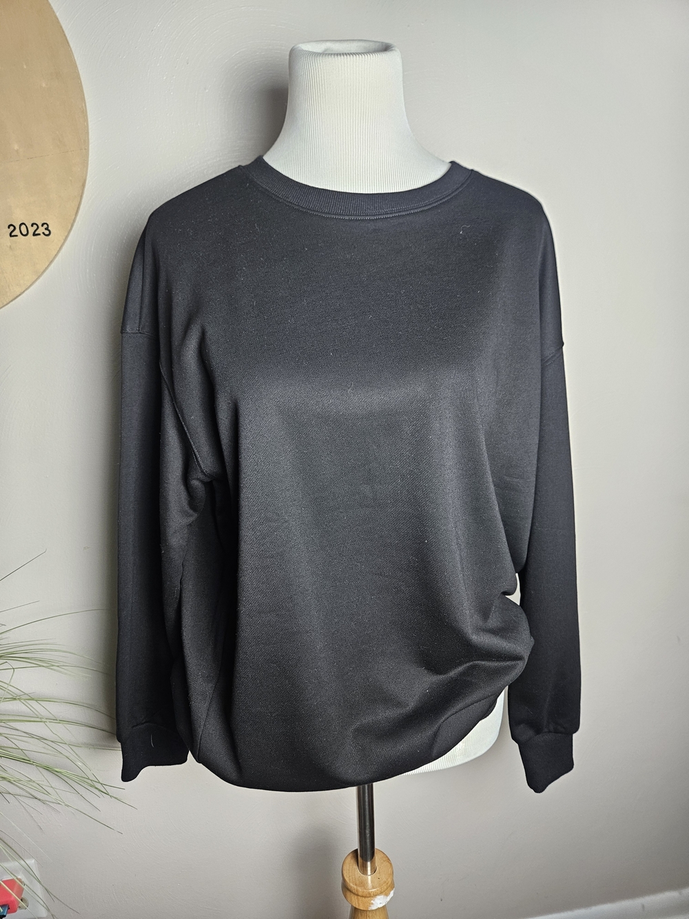 Women's Black Relaxed Crewneck Sweatshirt